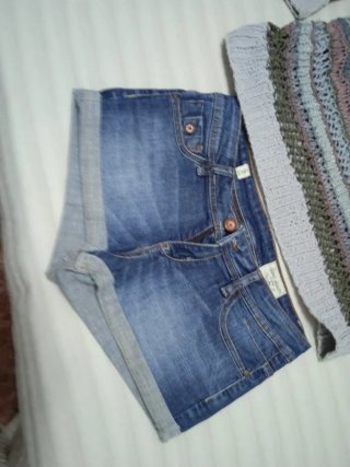 Jersey punto calado y shorts vaqueros