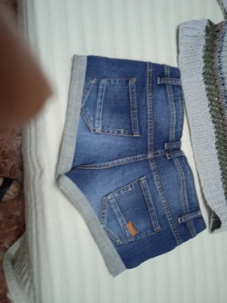 Jersey punto calado y shorts vaqueros