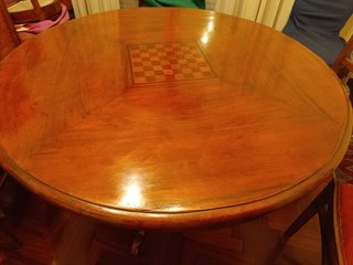 Tavolo rotondo in legno fine 800