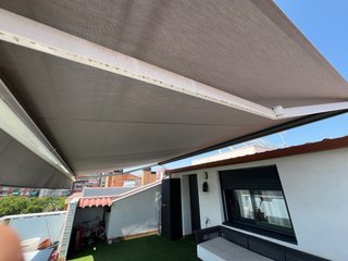 Toldo cofre Novelty motorizado Somfy 5,35 x 3 m