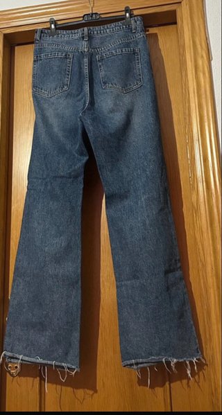 Pantalón vaquero ancho desgastado
