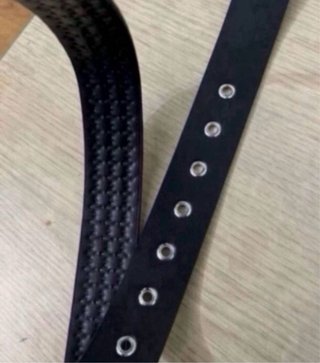 Cinturón negro con tachuelas plateadas nuevo