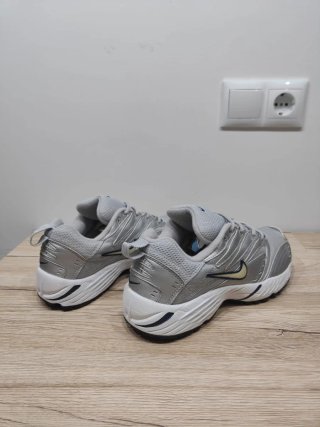 Vintage '01 Nike Pegasus silver 43