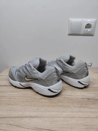 Vintage '01 Nike Pegasus silver 43
