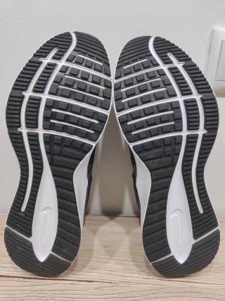 Nike zoom quest 3 SHIELD black 42,5