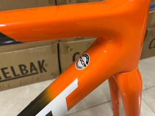 FELT AR Rally Cycling – Negro/Naranja– Nuevo