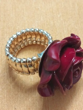 Anello elastico con rosa rossa