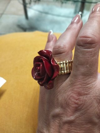 Anello elastico con rosa rossa
