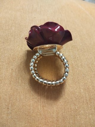 Anello elastico con rosa rossa