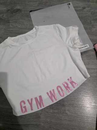 Conjunto deportivo rosa y blanco