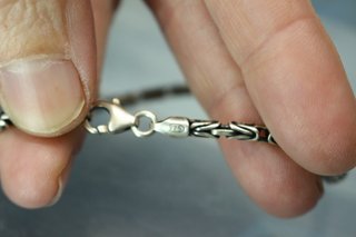 Pulsera plata de ley: Cadena bizantina.