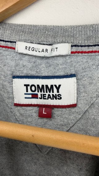 Camiseta Tommy Jeans Gris V-Neck