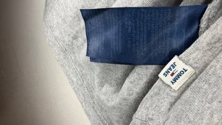 Camiseta Tommy Jeans Gris V-Neck