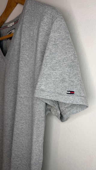 Camiseta Tommy Jeans Gris V-Neck