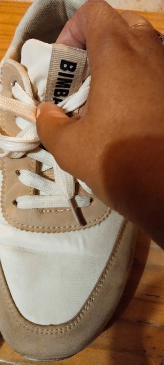 Zapatillas Bimba y Lola doradas y blancas T40