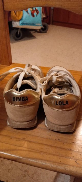 Zapatillas Bimba y Lola doradas y blancas T40
