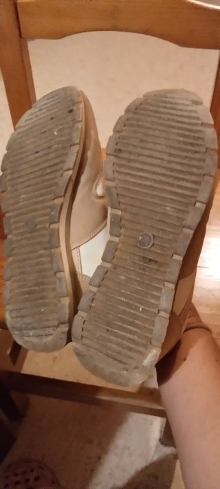 Zapatillas Bimba y Lola doradas y blancas T40