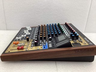 controller tascam model 12