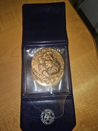 2 Monedas Grandes y Pesadas