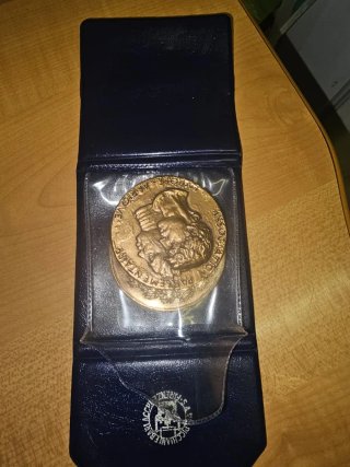 2 Monedas Grandes y Pesadas