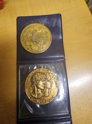 2 Monedas Grandes y Pesadas