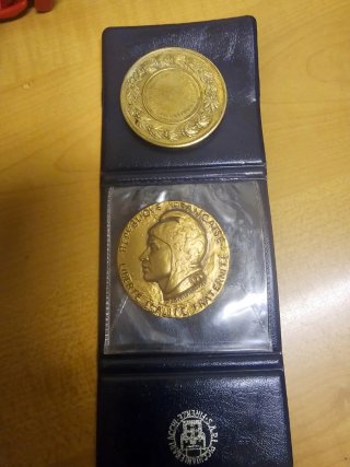 2 Monedas Grandes y Pesadas