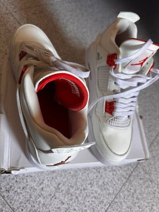 Air Jordan 4 Blanco y Rojo