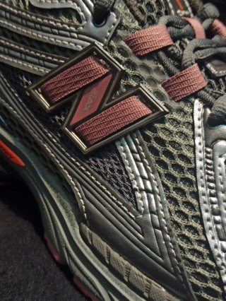 New Balance 1906R
