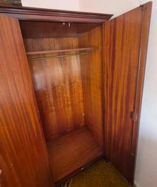 Armario de madera vintage