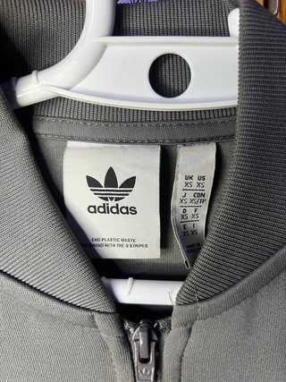 Chaqueta Adidas Gris y Blanca Talla XS