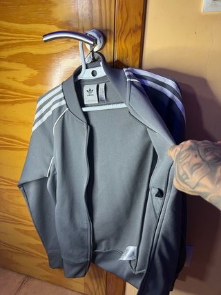 Chaqueta Adidas Gris y Blanca Talla XS