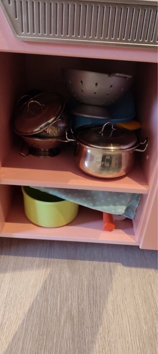 Cocinita de madera rosa