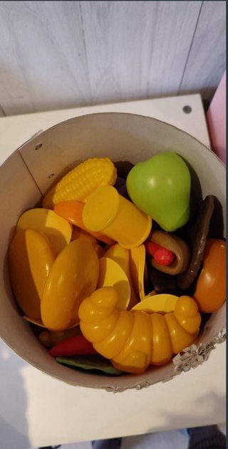 Cocinita de madera rosa