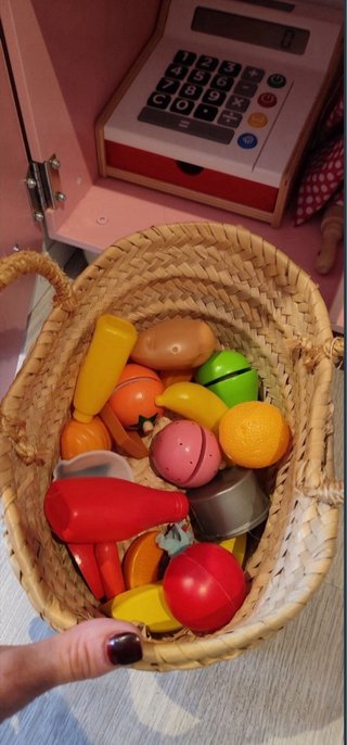 Cocinita de madera rosa