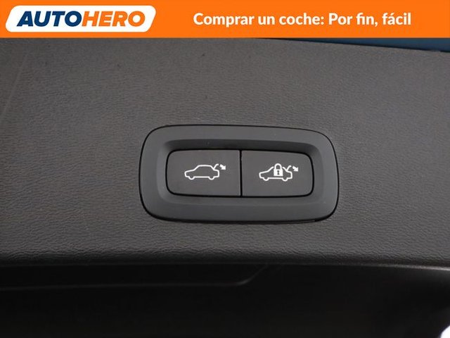 Volvo XC40 2.0 B3 Mild-Hybrid Plus Dark 2WD