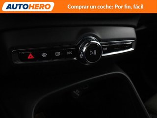 Volvo XC40 2.0 B3 Mild-Hybrid Plus Dark 2WD