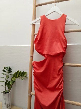 Vestido rojo con aberturas