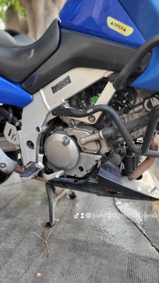 SUZUKI V-STROM 650CV. 2004  YÓ MUCHAS ENFERMEDADES