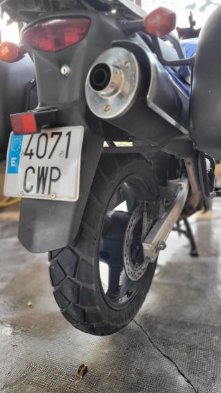 SUZUKI V-STROM 650CV. 2004  YÓ MUCHAS ENFERMEDADES