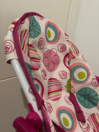 Trona de juguete con estampado floral