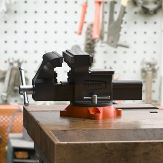 Torno de Banco, Ancho de Mordaza de 16.5 cm, Apertura Adelante de 16.5 cm y Apertura Inversa de 23.6 cm, Base Giratoria de Bloqueo de 360 Grados, Banco de Trabajo Multipropósito con Yunque, Hierro...