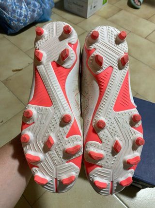 Scarpe da calcio Puma bianche e rosa