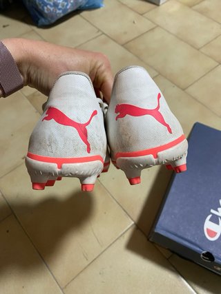 Scarpe da calcio Puma bianche e rosa
