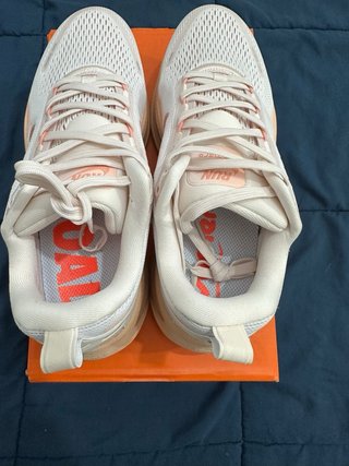 Tênis Nike ZoomX bege e rosa