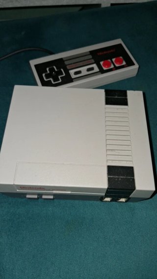 Nintendo NES Mini con caja