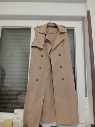 Gabardina sin mangas beige de verano