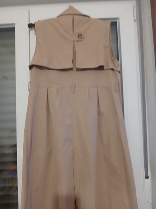 Gabardina sin mangas beige de verano