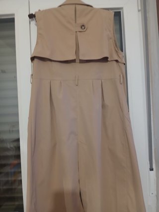 Gabardina sin mangas beige de verano
