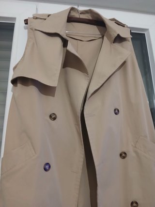 Gabardina sin mangas beige de verano