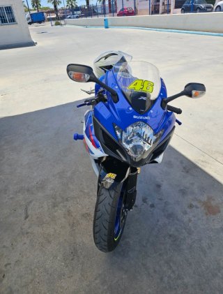 Suzuki GSX-R600 Sportbike Azul y Blanco